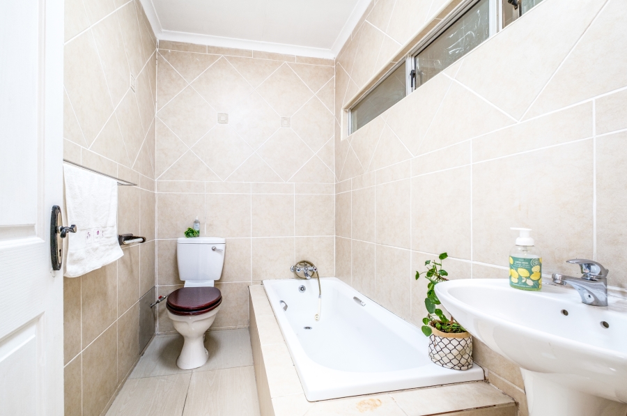 5 Bedroom Property for Sale in Northcliff Gauteng