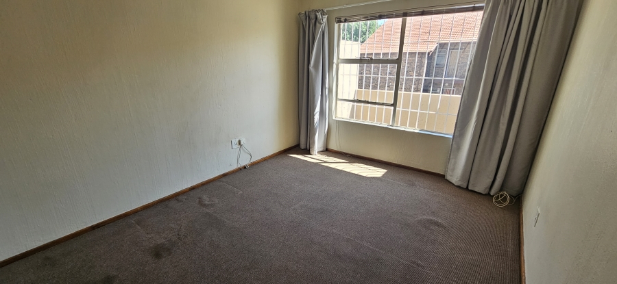 2 Bedroom Property for Sale in New Redruth Gauteng