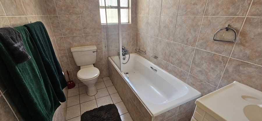 2 Bedroom Property for Sale in New Redruth Gauteng