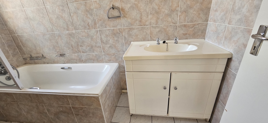2 Bedroom Property for Sale in New Redruth Gauteng