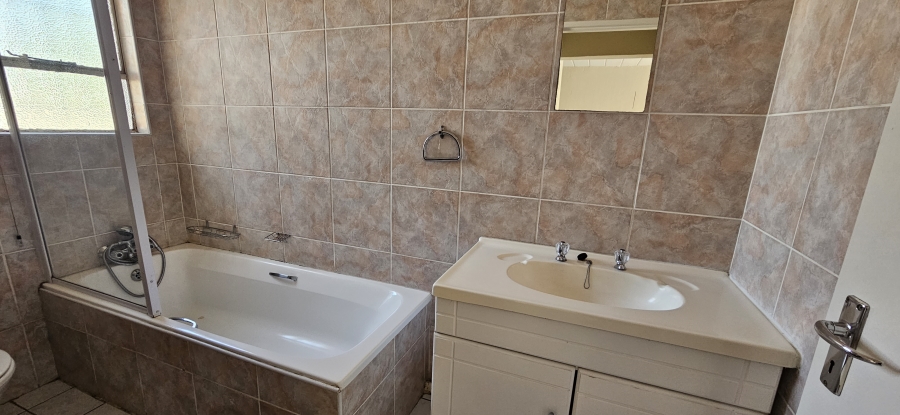 2 Bedroom Property for Sale in New Redruth Gauteng