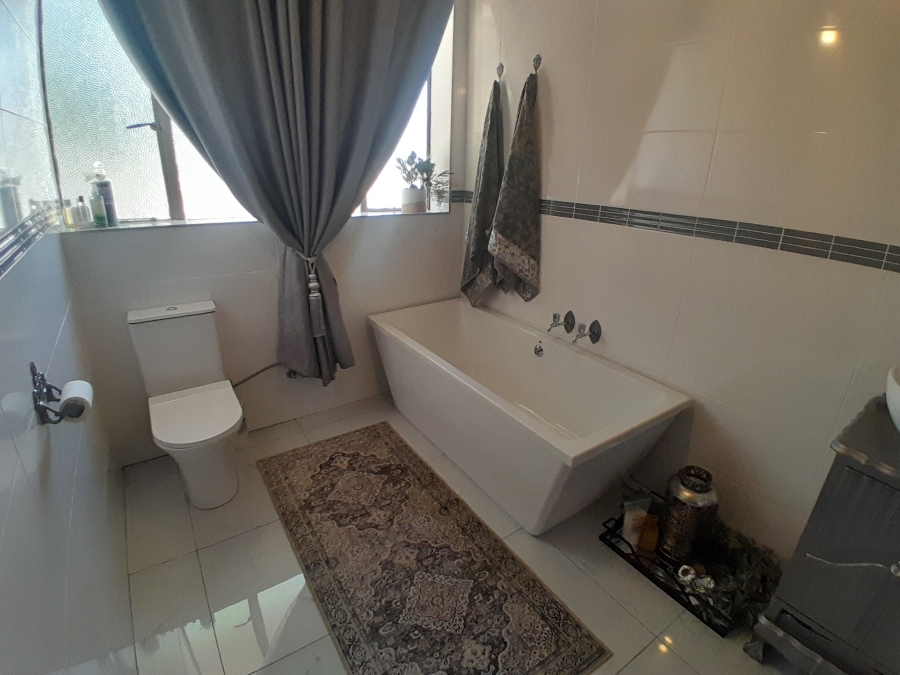 6 Bedroom Property for Sale in Florida Park Gauteng