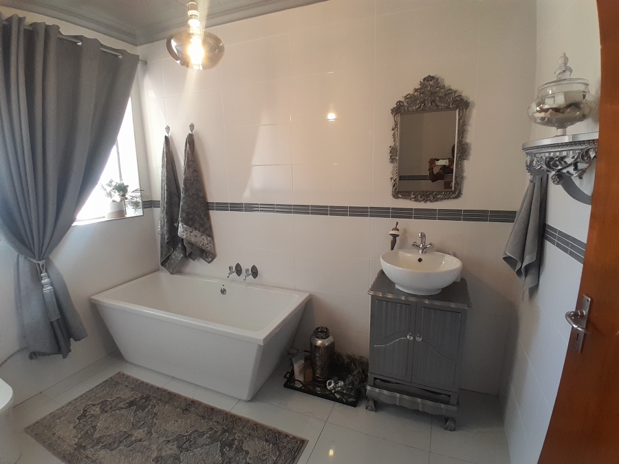 6 Bedroom Property for Sale in Florida Park Gauteng