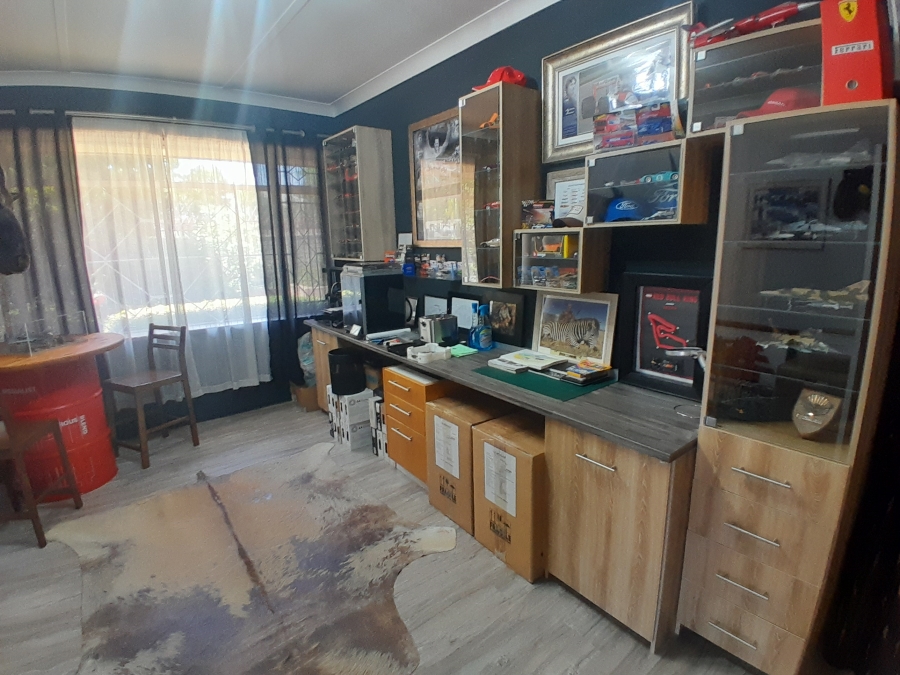 6 Bedroom Property for Sale in Florida Park Gauteng