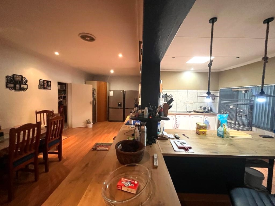 5 Bedroom Property for Sale in Three Rivers Gauteng