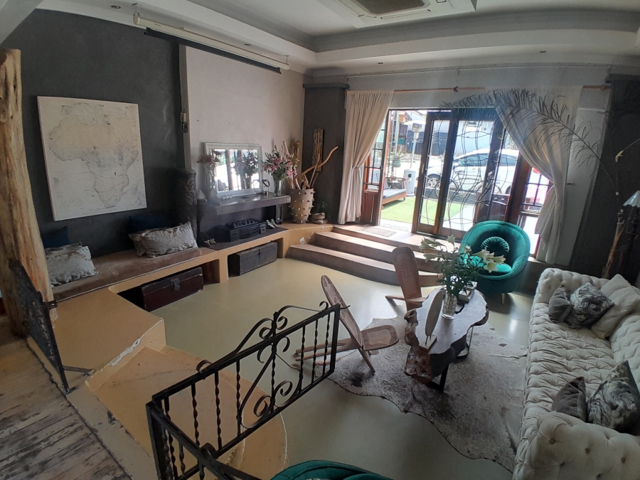8 Bedroom Property for Sale in Florida Gauteng