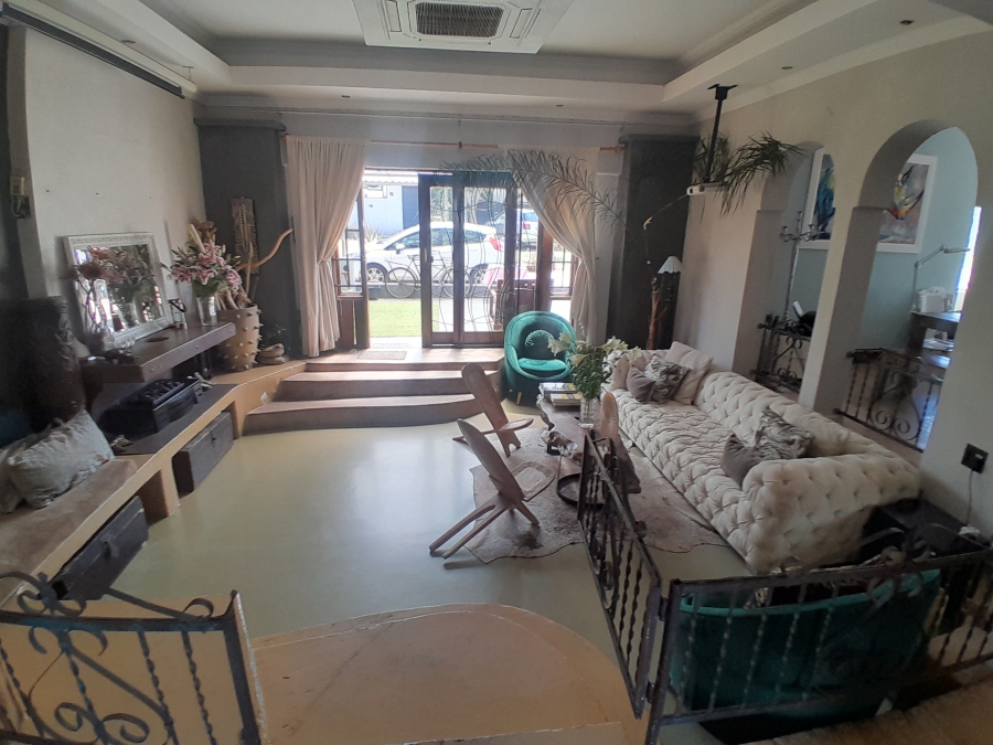 8 Bedroom Property for Sale in Florida Gauteng