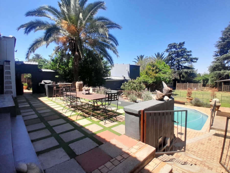 8 Bedroom Property for Sale in Florida Gauteng