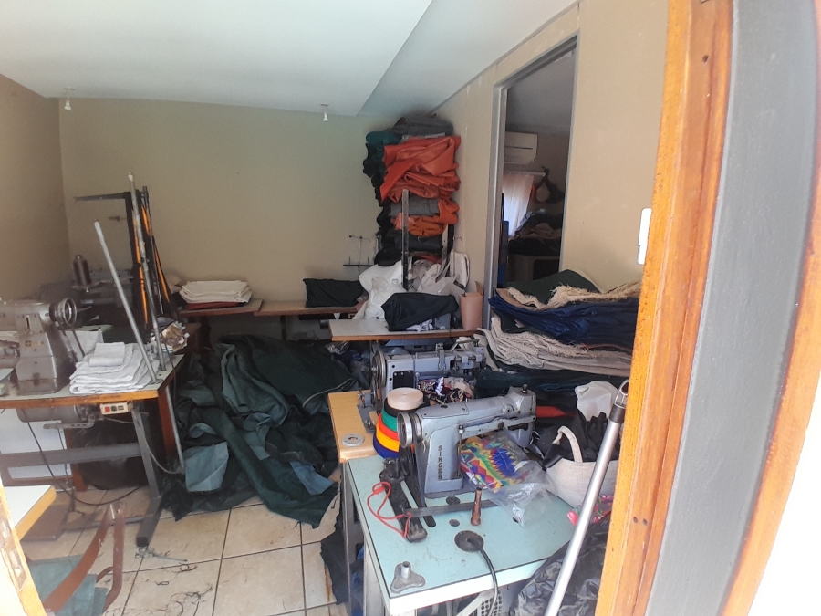 8 Bedroom Property for Sale in Florida Gauteng