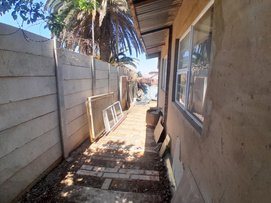 8 Bedroom Property for Sale in Florida Gauteng