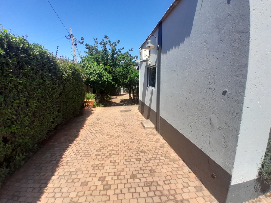 8 Bedroom Property for Sale in Florida Gauteng