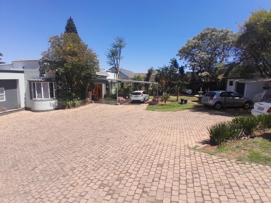 8 Bedroom Property for Sale in Florida Gauteng