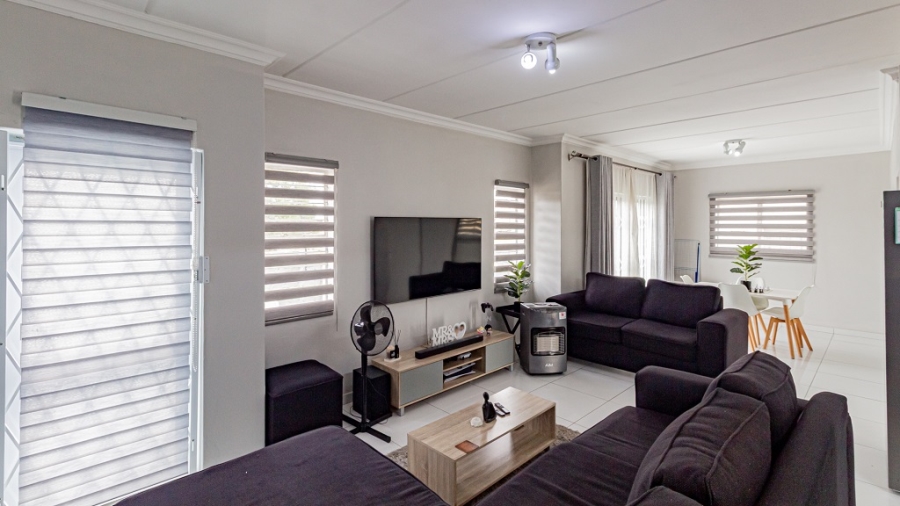 3 Bedroom Property for Sale in Albertsdal Gauteng