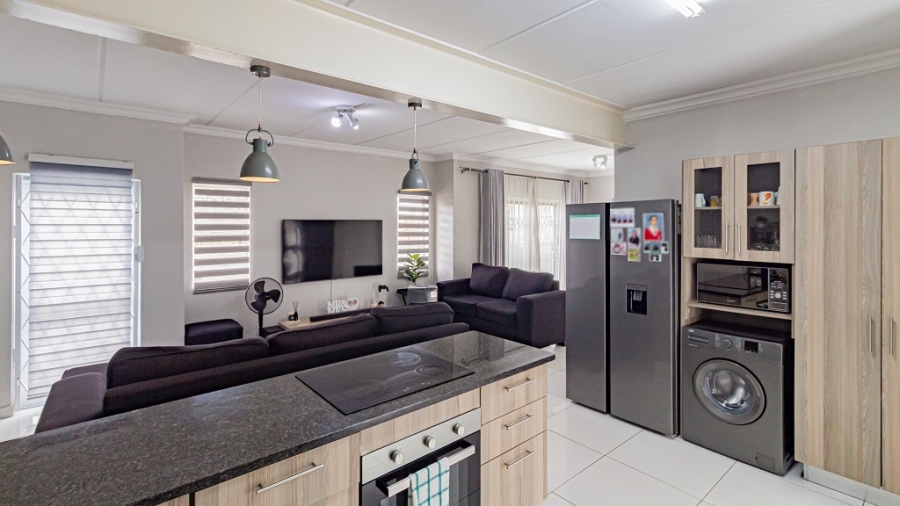 3 Bedroom Property for Sale in Albertsdal Gauteng
