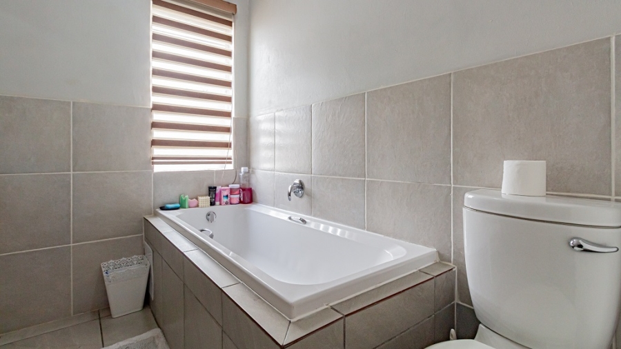 3 Bedroom Property for Sale in Albertsdal Gauteng