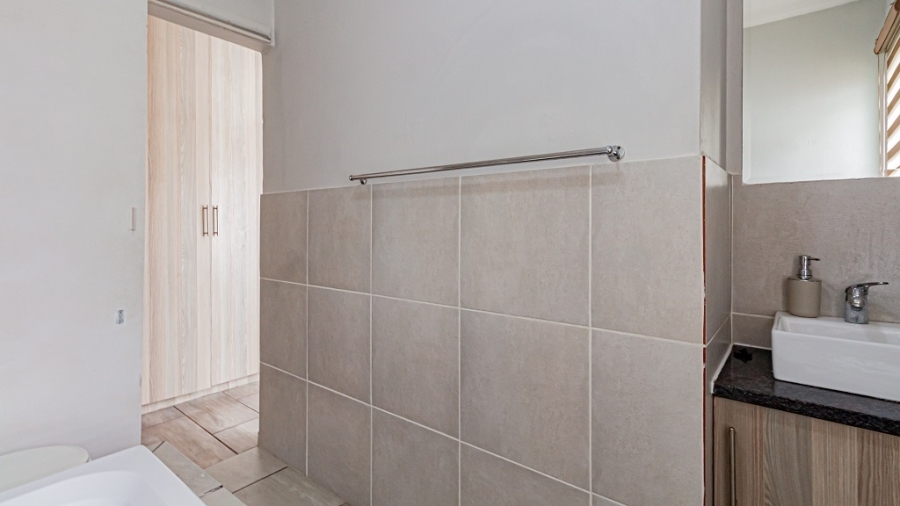 3 Bedroom Property for Sale in Albertsdal Gauteng