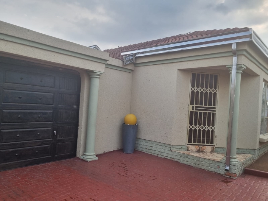 3 Bedroom Property for Sale in Mabopane Gauteng