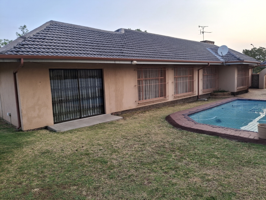 4 Bedroom Property for Sale in Farrarmere Gauteng