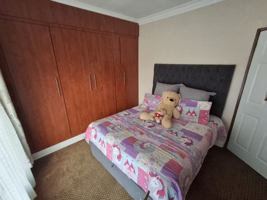 4 Bedroom Property for Sale in Farrarmere Gauteng