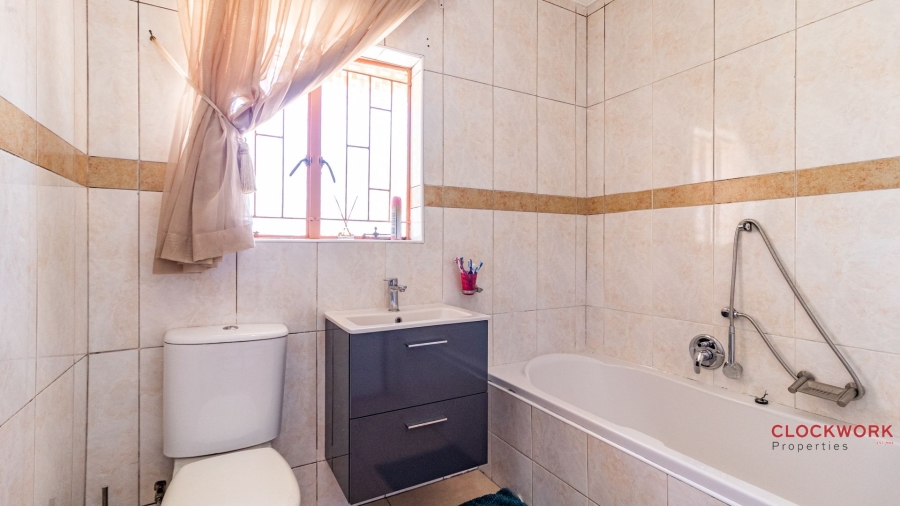 4 Bedroom Property for Sale in Farrarmere Gauteng