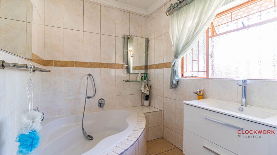 4 Bedroom Property for Sale in Farrarmere Gauteng