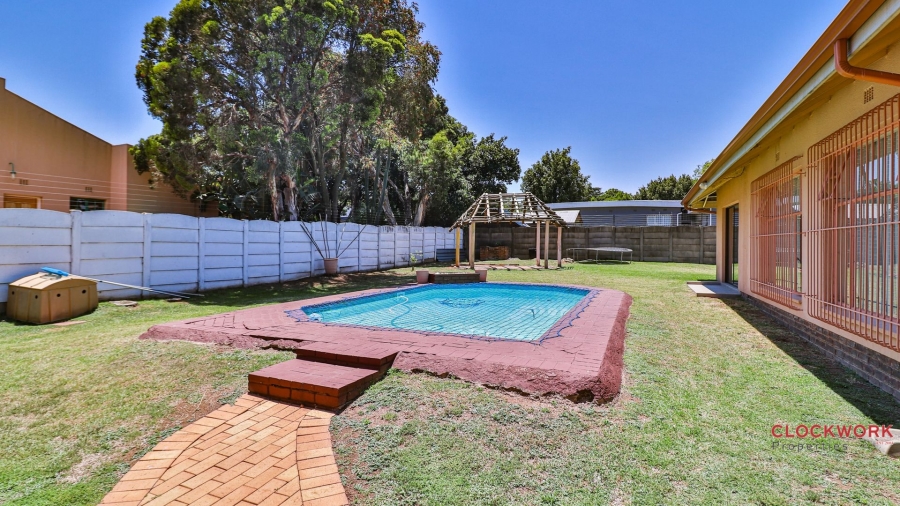 4 Bedroom Property for Sale in Farrarmere Gauteng