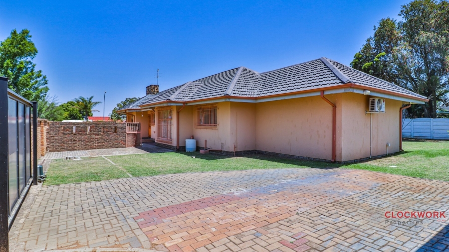 4 Bedroom Property for Sale in Farrarmere Gauteng