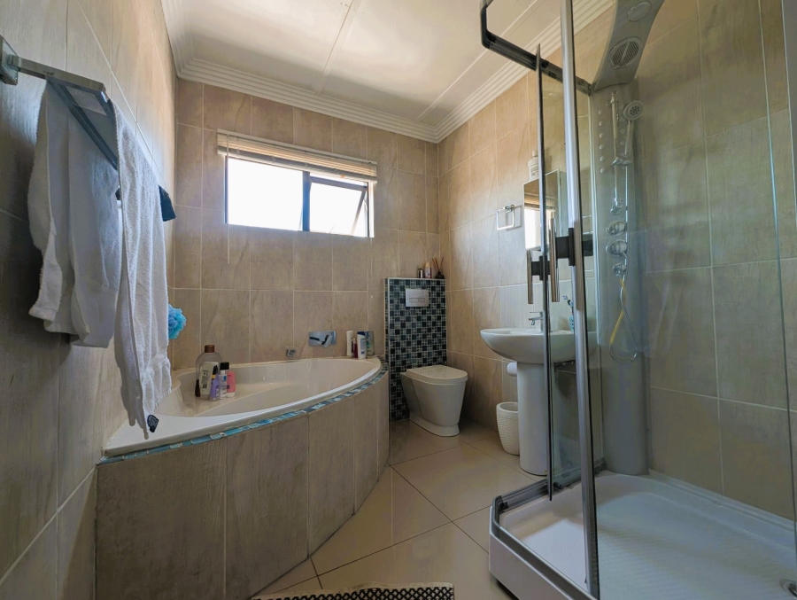 4 Bedroom Property for Sale in Blue Saddle Ranches Gauteng