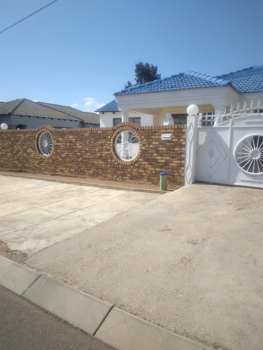 2 Bedroom Property for Sale in Mabopane Unit B Gauteng