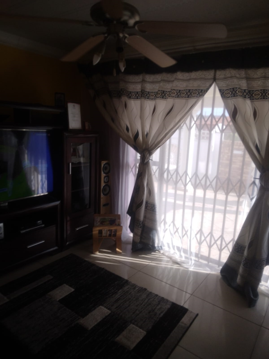 2 Bedroom Property for Sale in Mabopane Unit B Gauteng