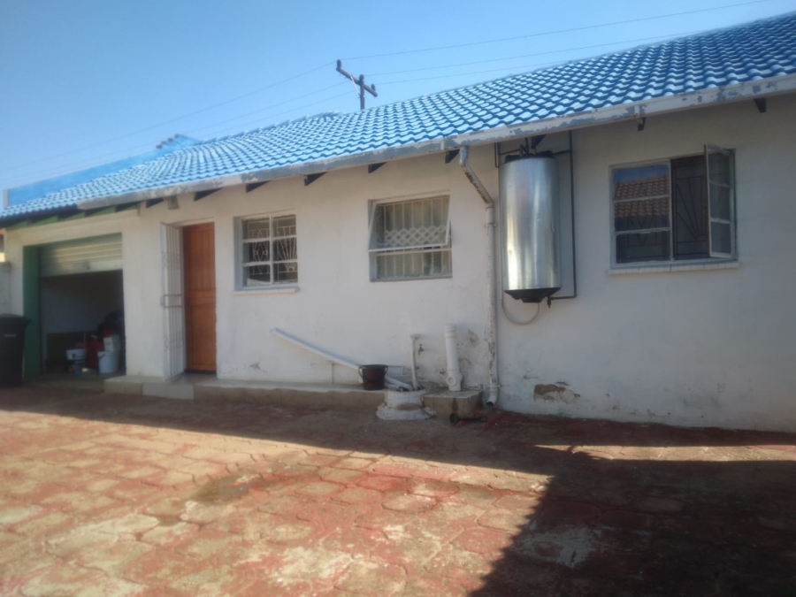 2 Bedroom Property for Sale in Mabopane Unit B Gauteng