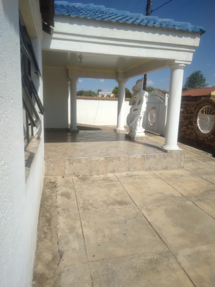 2 Bedroom Property for Sale in Mabopane Unit B Gauteng