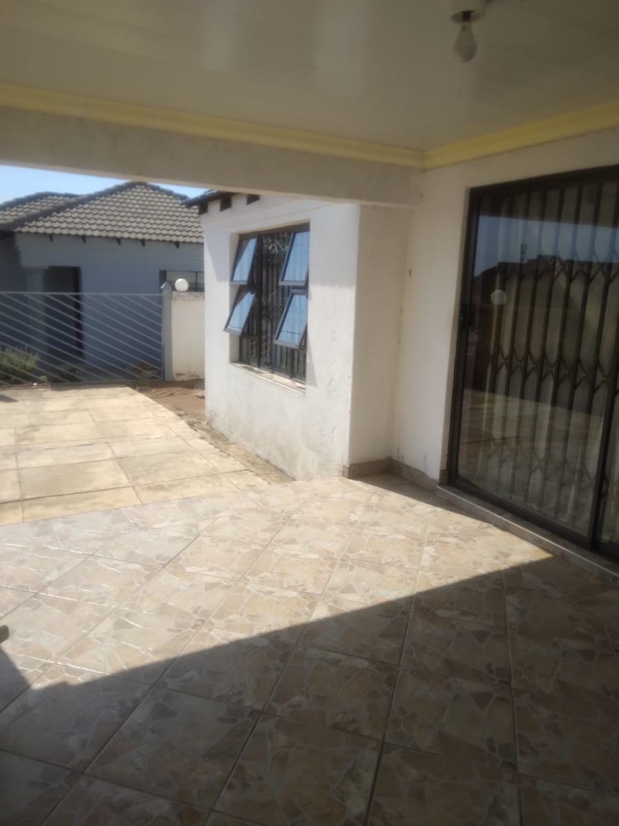 2 Bedroom Property for Sale in Mabopane Unit B Gauteng
