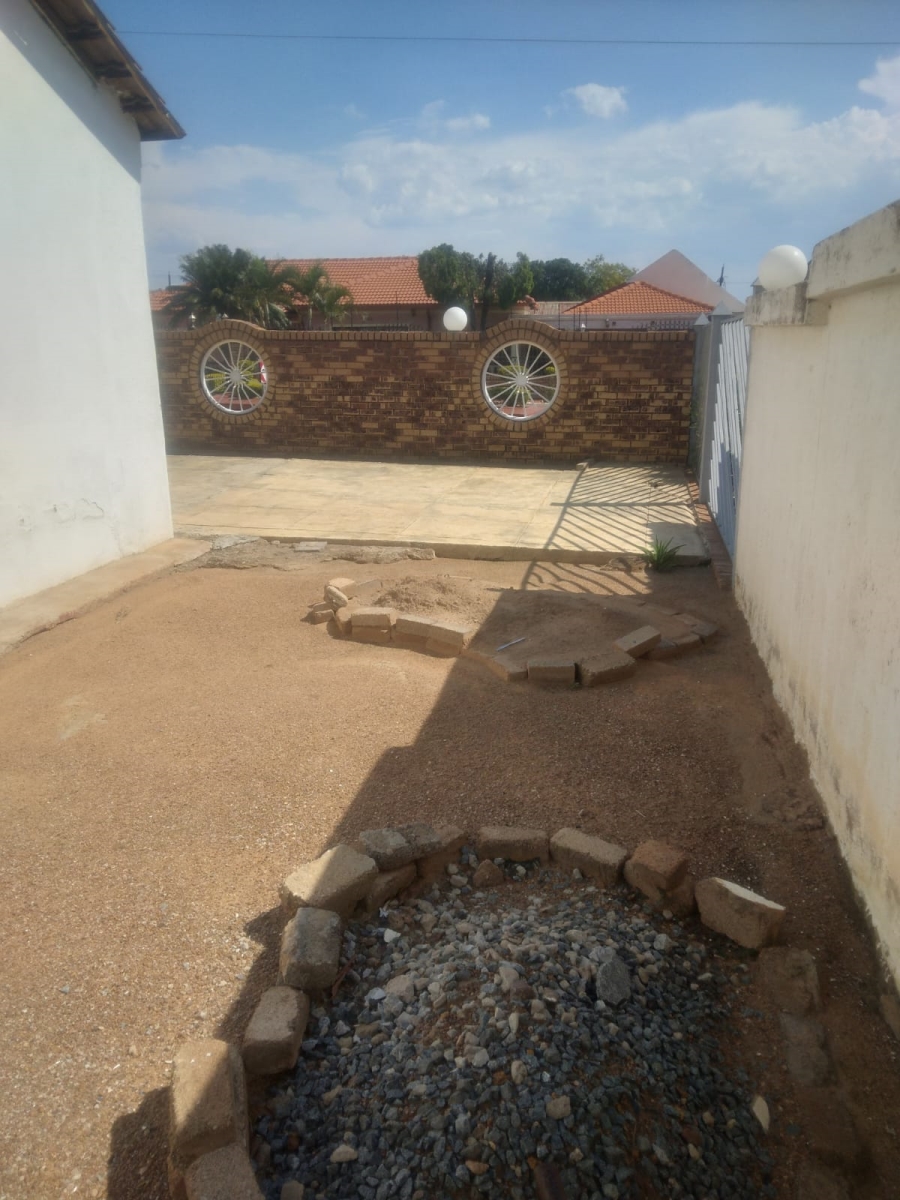 2 Bedroom Property for Sale in Mabopane Unit B Gauteng