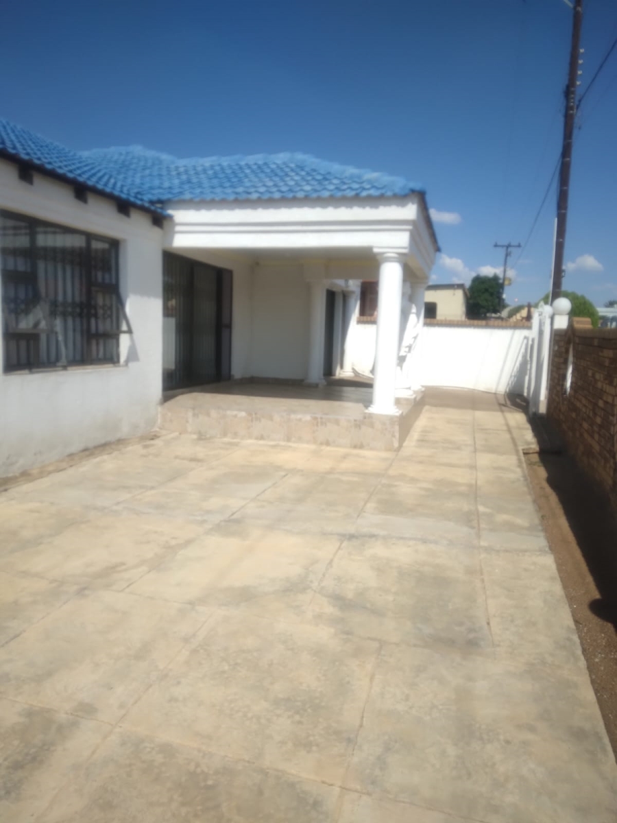 2 Bedroom Property for Sale in Mabopane Unit B Gauteng