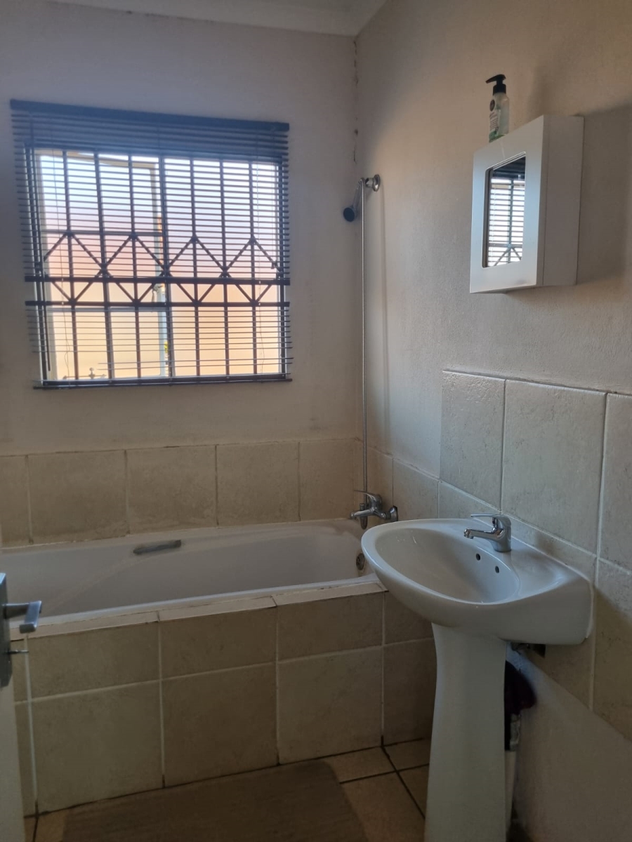 2 Bedroom Property for Sale in The Orchards Gauteng