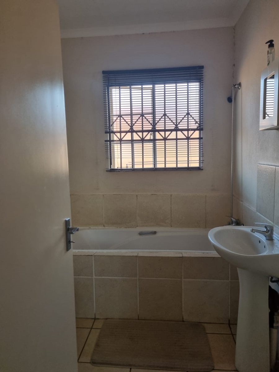 2 Bedroom Property for Sale in The Orchards Gauteng