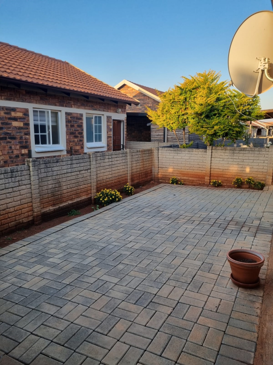 2 Bedroom Property for Sale in The Orchards Gauteng
