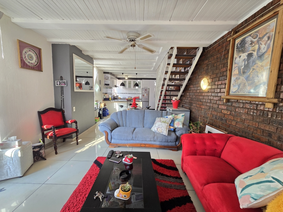 2 Bedroom Property for Sale in Linmeyer Gauteng
