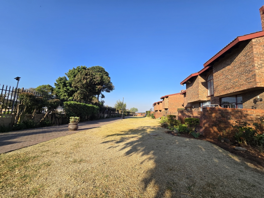 2 Bedroom Property for Sale in Linmeyer Gauteng
