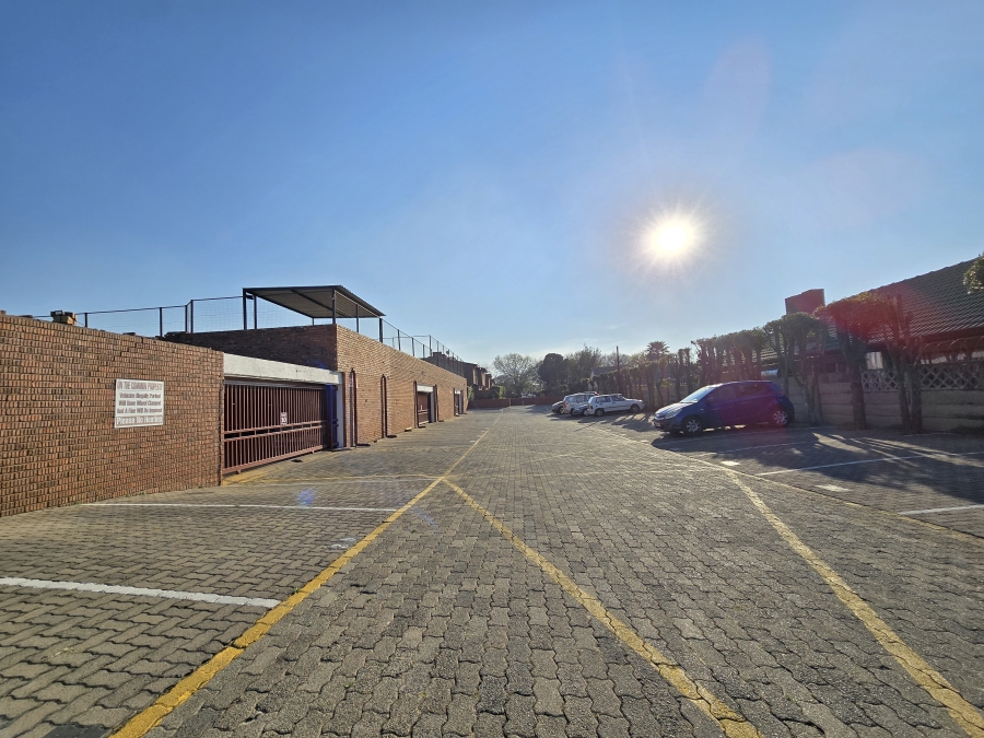 2 Bedroom Property for Sale in Linmeyer Gauteng