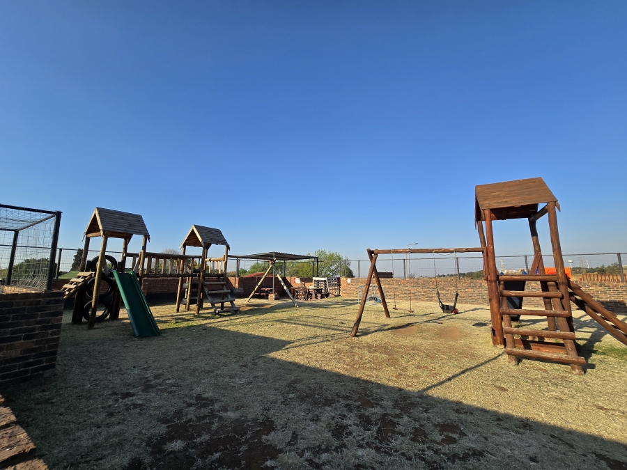 2 Bedroom Property for Sale in Linmeyer Gauteng