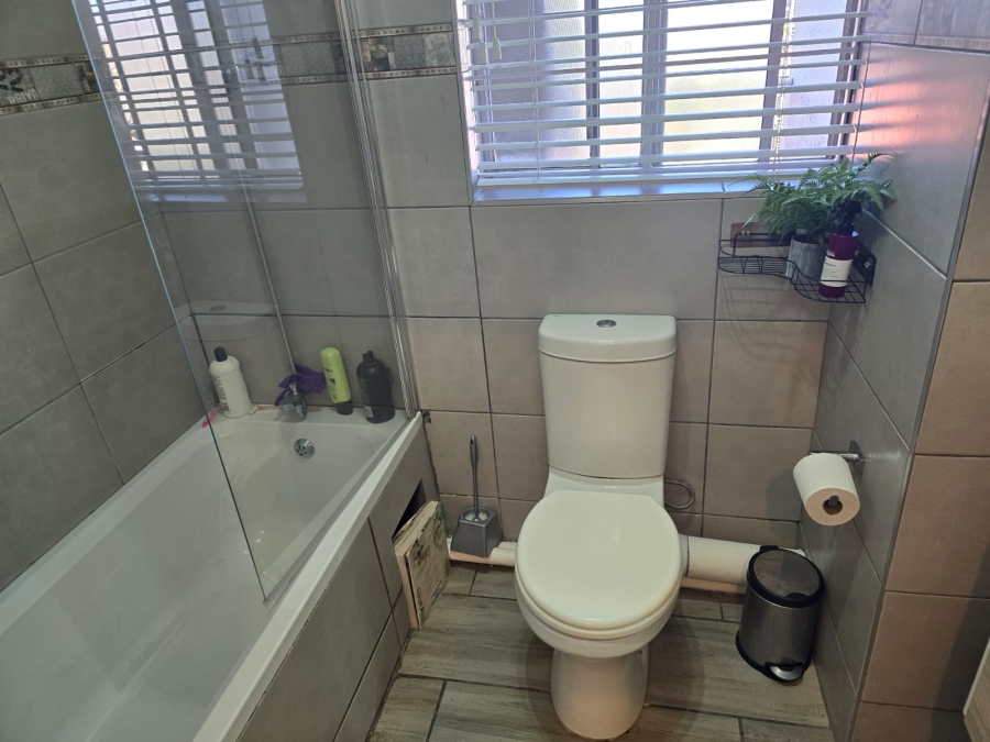 1 Bedroom Property for Sale in Glenhazel Gauteng