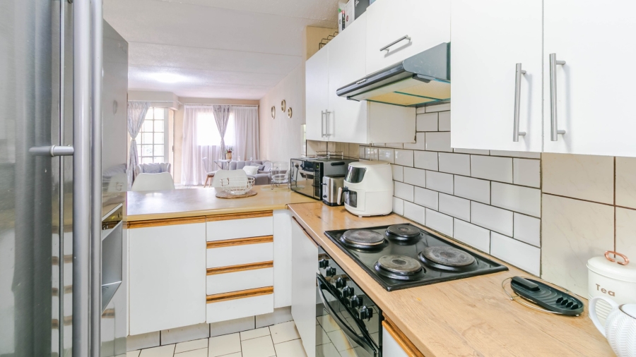 2 Bedroom Property for Sale in Noordwyk Gauteng