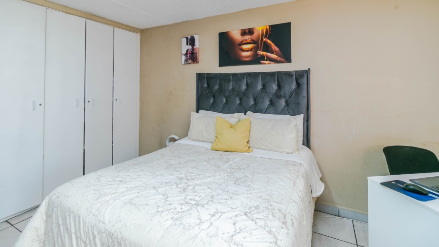 2 Bedroom Property for Sale in Noordwyk Gauteng
