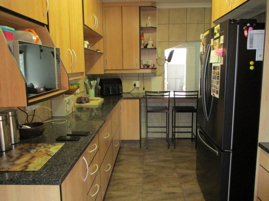 3 Bedroom Property for Sale in Wilro Park Gauteng