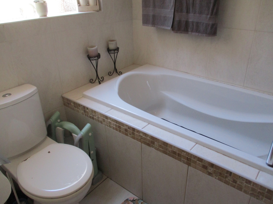 3 Bedroom Property for Sale in Wilro Park Gauteng