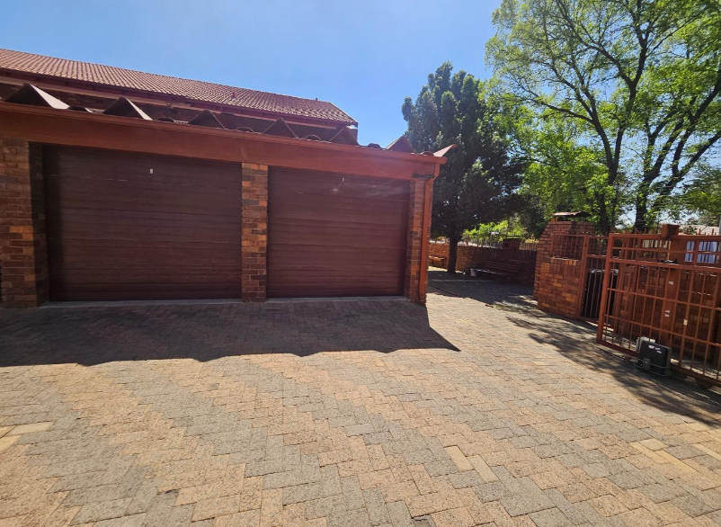 2 Bedroom Property for Sale in New Redruth Gauteng