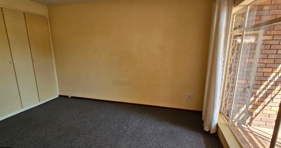 2 Bedroom Property for Sale in New Redruth Gauteng