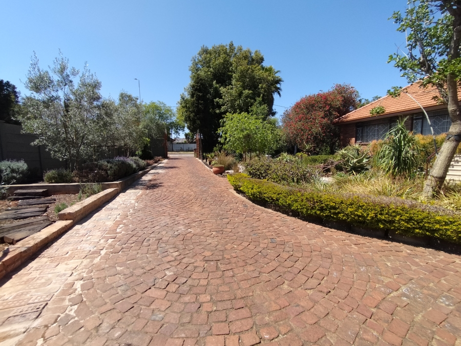 6 Bedroom Property for Sale in Florida Park Gauteng